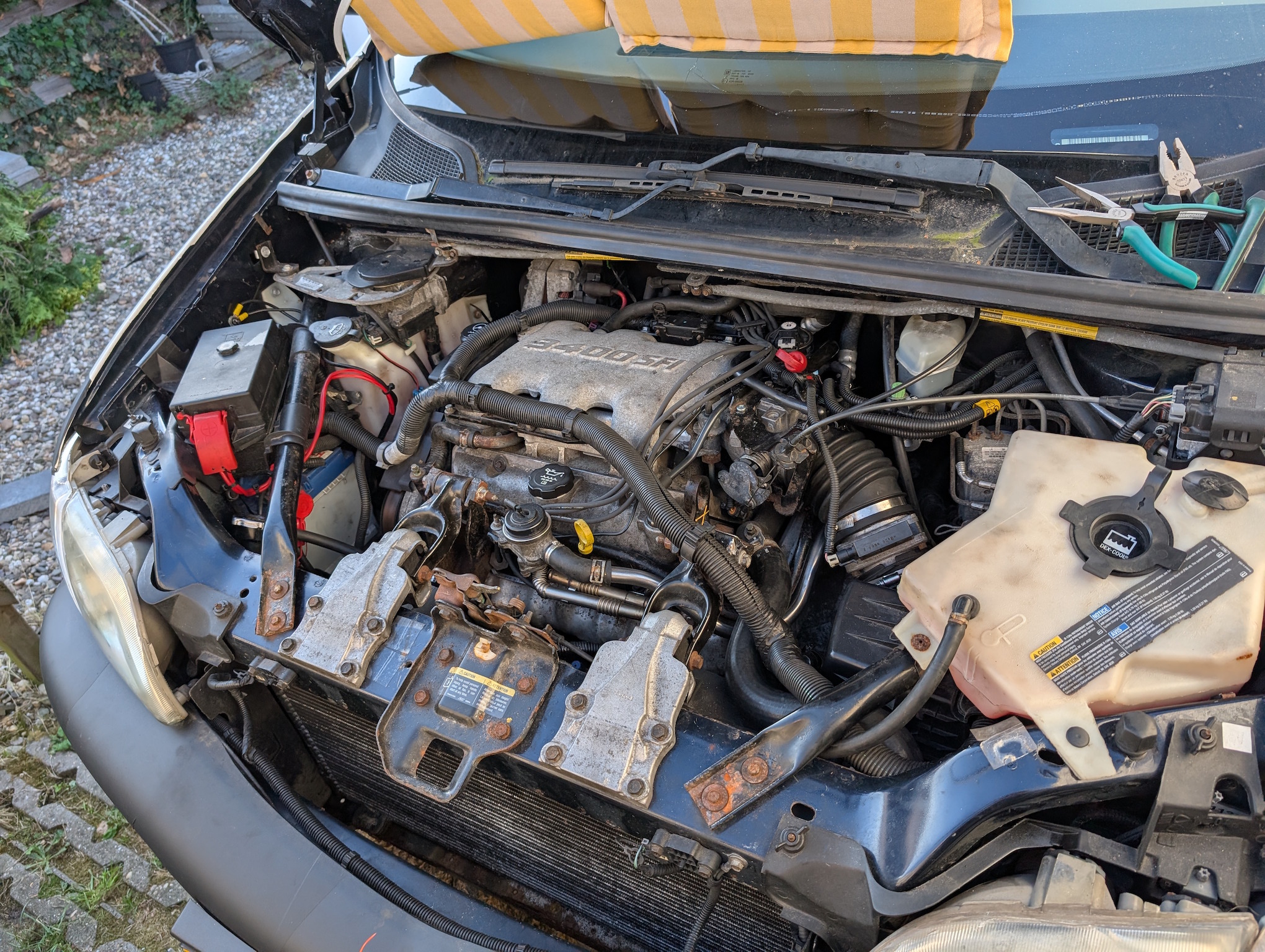 Vol motorruim, met alles er op en er aan.
